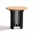 Mesa de madeira redonda com base preta em metal 80 x 80 x 75cm